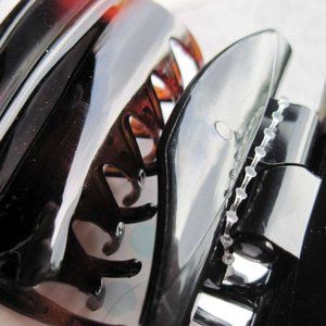 2 Scunci No Slip Grip Magic Hinge Jaw Hair Clips Brown Black Plastic Claw Stay